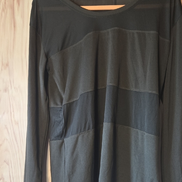 Oiselle Black Sheer Horozontal Panel Long Sleeve Work Out Top Size 10 - Picture 6 of 7